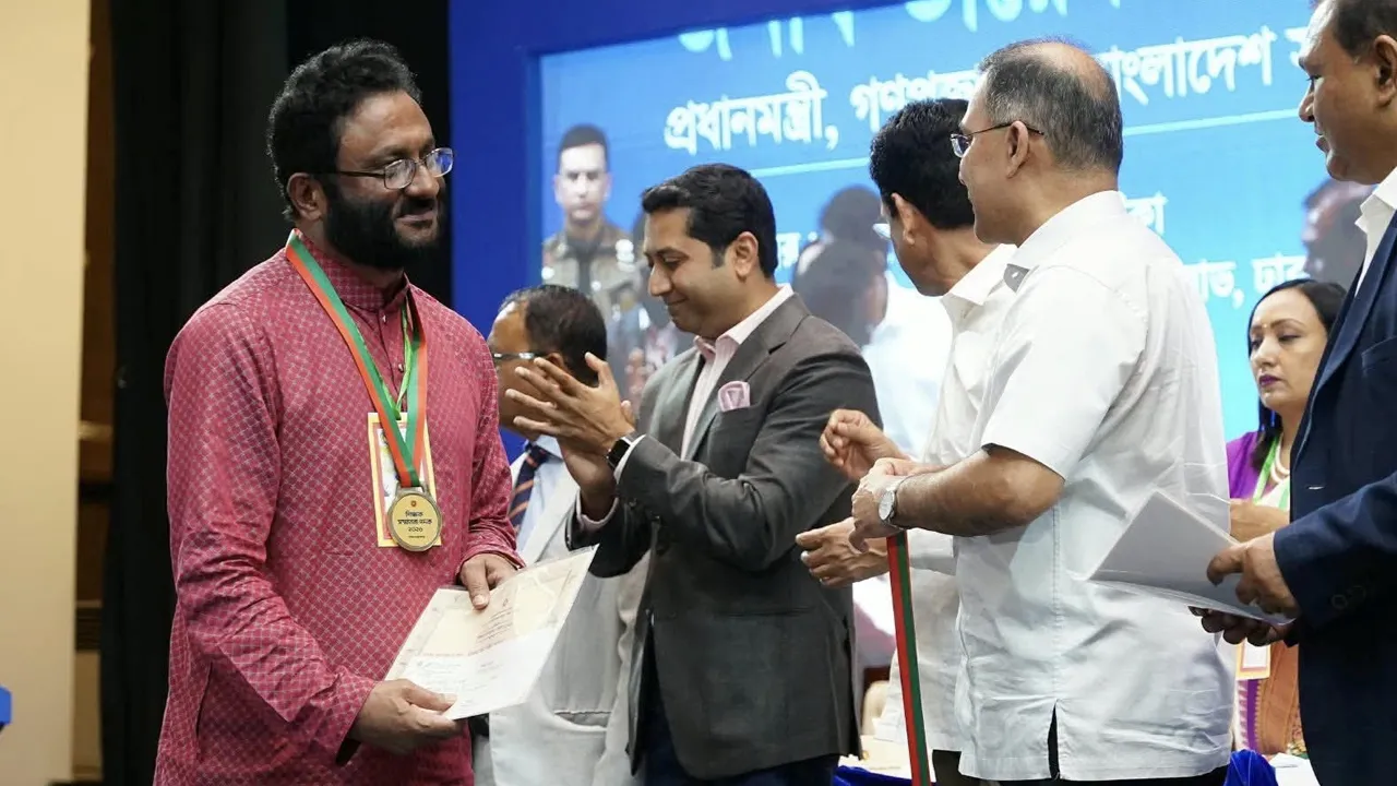 জাতীয় গুণী শিক্ষক সম্মাননা পেলেন ঠাকুরগাঁওয়ের হাফেজ রশিদ