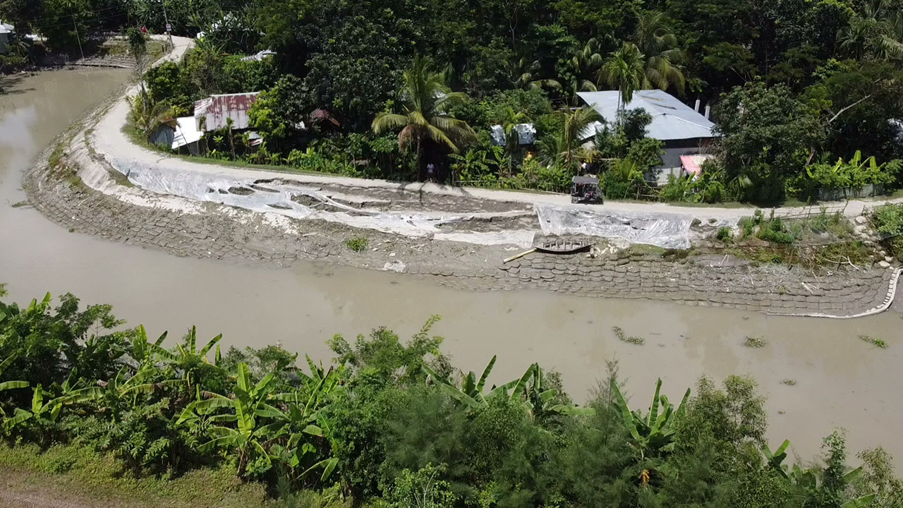 বরগুনায় ১ কোটি ৪০ লাখ টাকার বেড়িবাঁধ দুই মাসেই ধসে