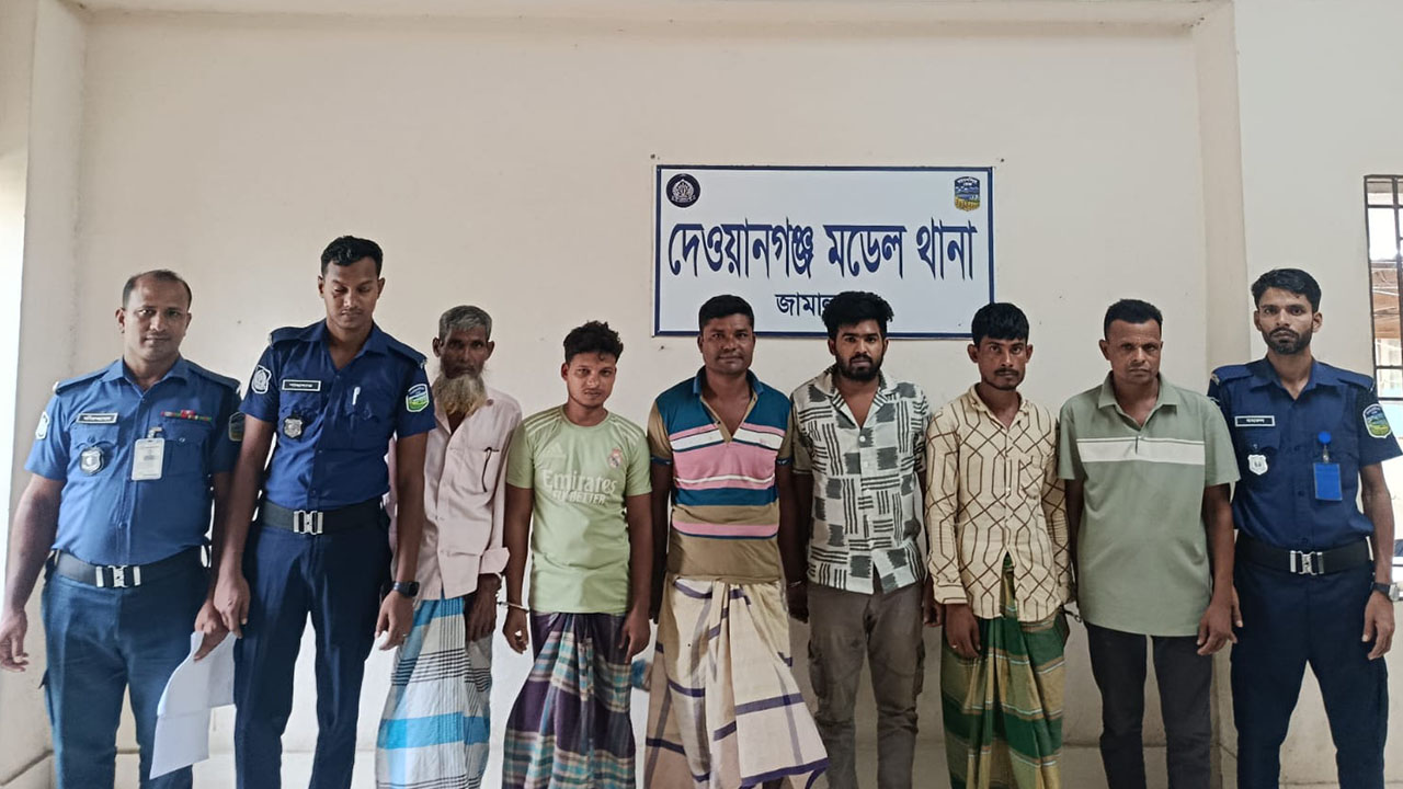 জামালপুরে পুলিশের বিশেষ অভিযানে মাদকসহ ৪০ জন গ্রেপ্তার