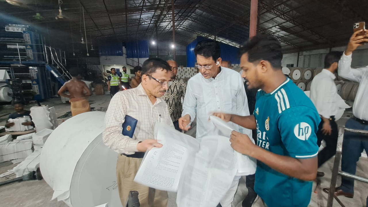 নিম্নমানের বই সরবরাহে জড়িতদের দৃষ্টান্তমূলক শাস্তি প্রদান করা হবে: শিক্ষামন্ত্রী