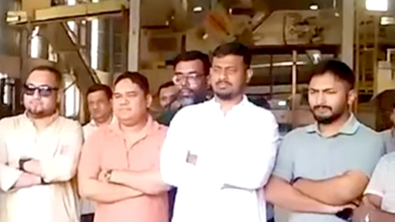 আ.লীগ নেতাদের সিগারেট কোম্পানি এনসিপি নেতাদের মালিকানায়