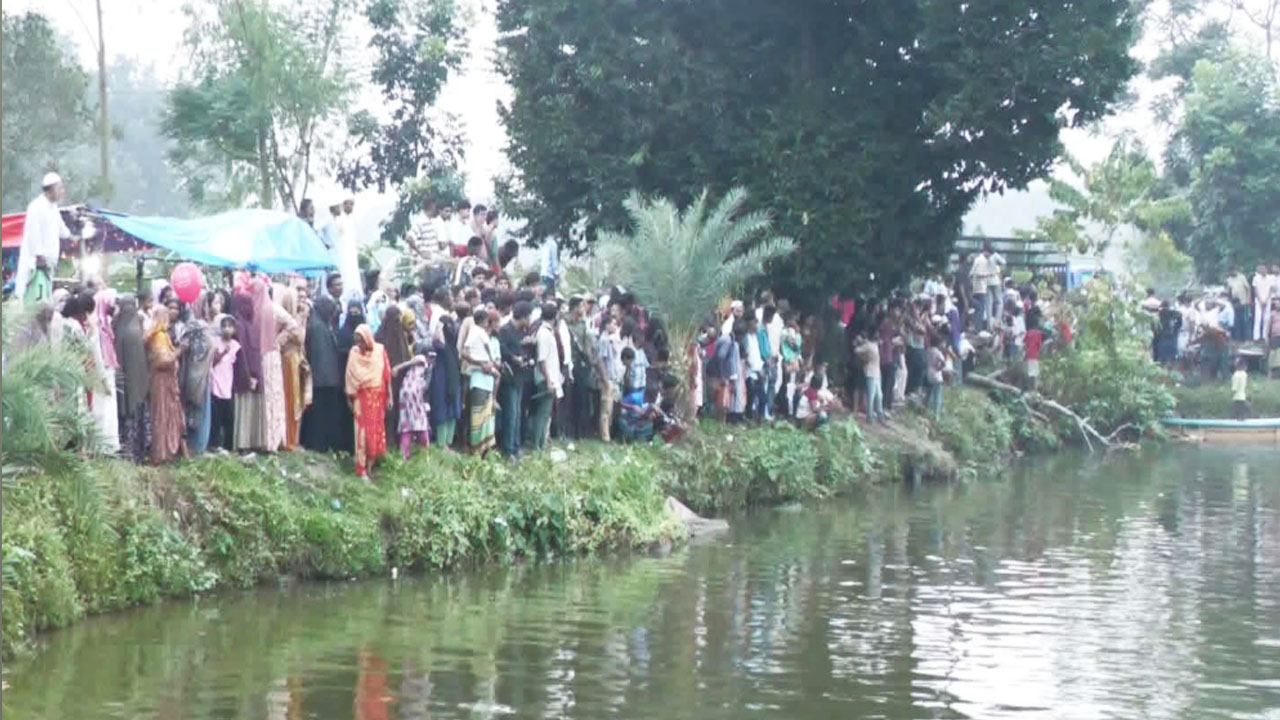 ‘জলপরী’ দেখতে ৫ দিন ধরে ভিড়