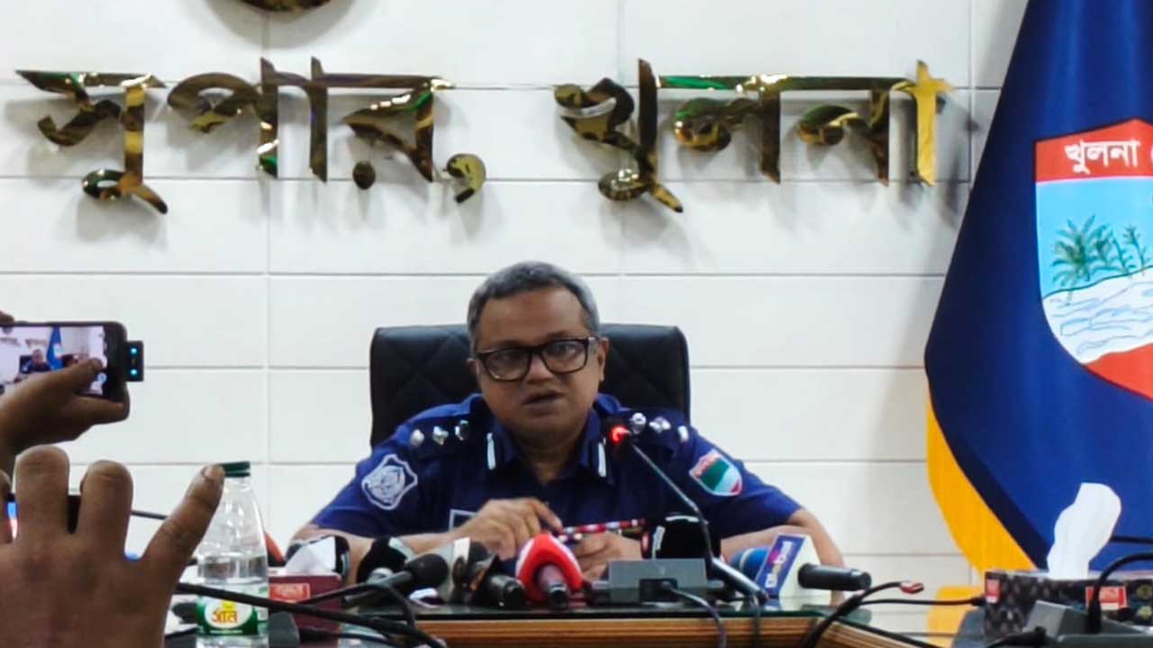 খুলনায় অপরাধ দমনে পুলিশের ‘ডাবল ডোজ’ বিশেষ অভিযান