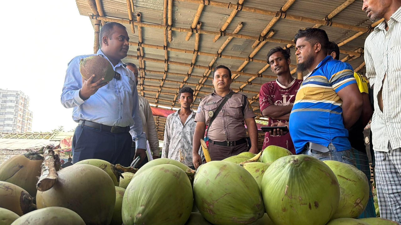 রাজধানীতে ডাবের অস্বাভাবিক মূল্যবৃদ্ধি, ৪ প্রতিষ্ঠানকে জরিমানা