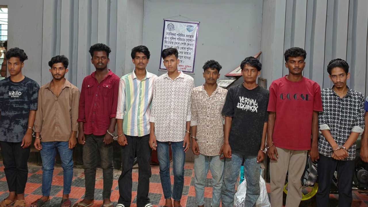 ফেনীতে নিষিদ্ধ ছাত্রলীগের ঝটিকা মিছিল, গ্রেপ্তার ১৩